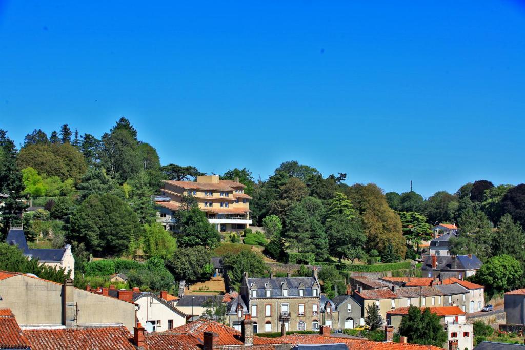 Logis De La Bruyere Hotel 3*